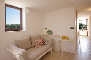 Villa, 4 camere da letto | Area soggiorno | TV a schermo piatto 32 pollici con canali digitali, TV