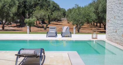 TD Villa Ricchiari Traditional Villa with Designer Pool