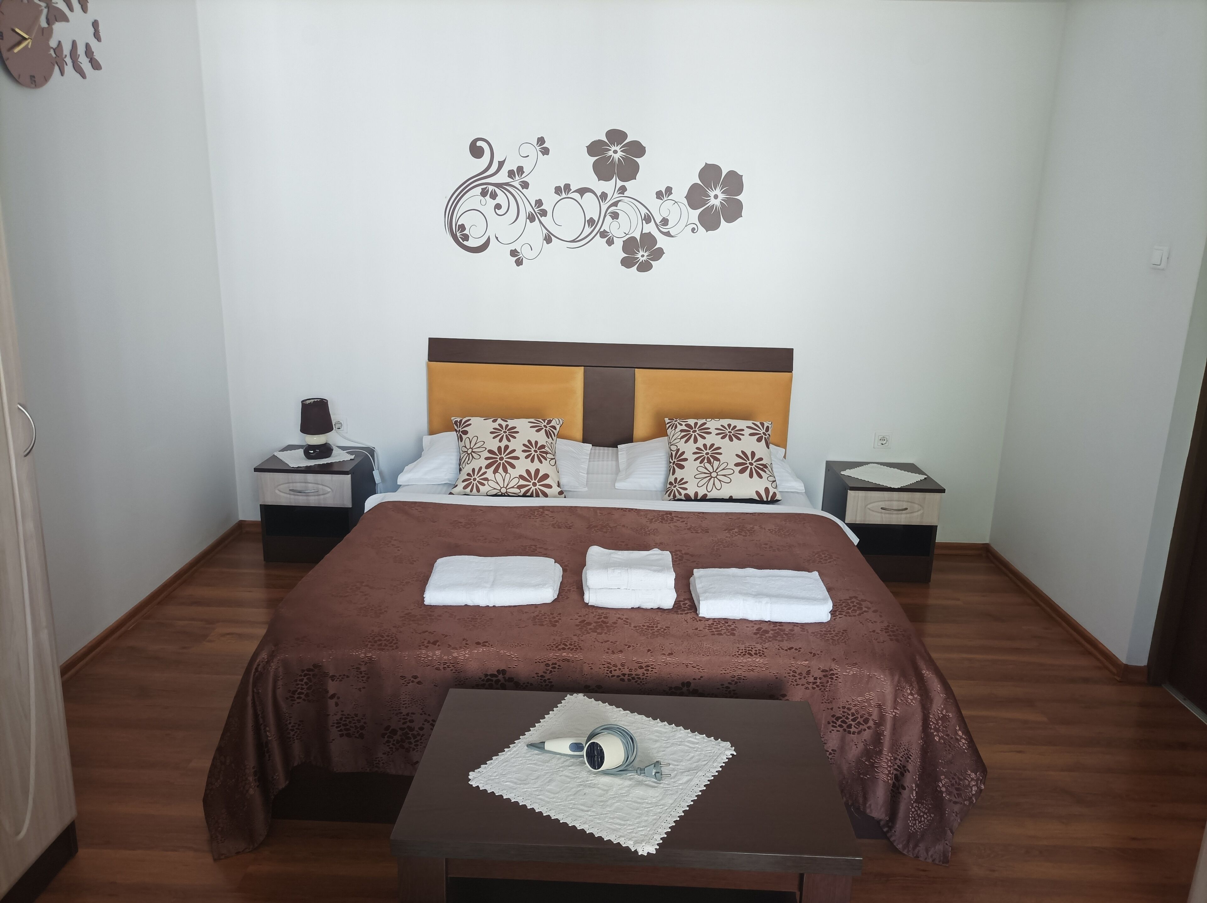 Dobbeltrom – deluxe, 1 queensize-seng, fjellutsikt | Sengetøy av topp kvalitet, minibar (inkludert) og skrivebord