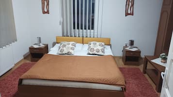 Deluxe Suite, Balcony | Premium bedding, free minibar, desk, laptop workspace