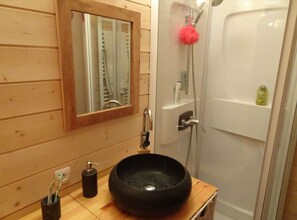 Dusche, Haartrockner, Toilettenpapier