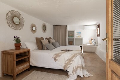 Stuning views´s villa with pool close to beach and Ibiza