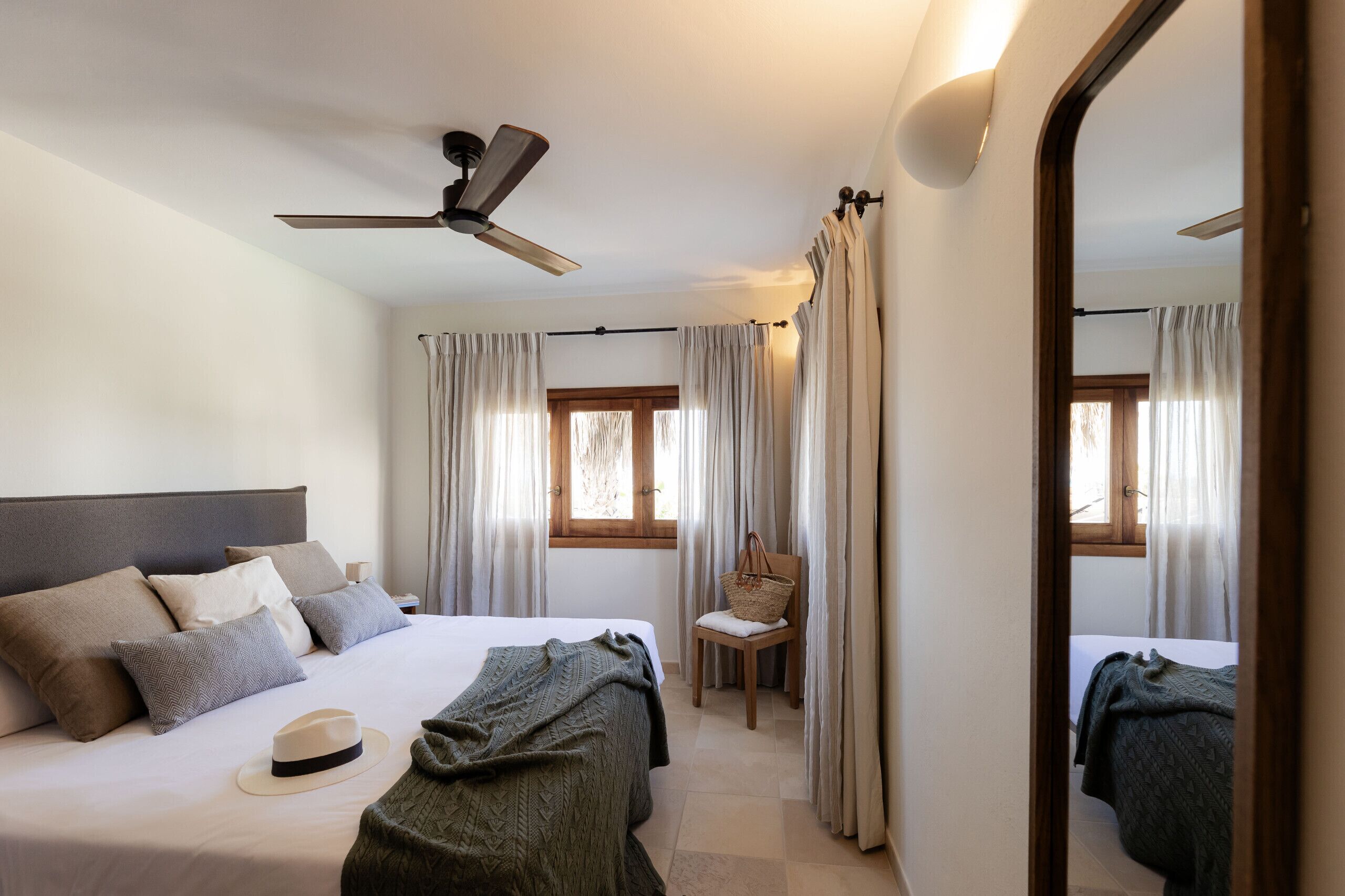 3 bedrooms, in-room safe, iron/ironing board, free WiFi