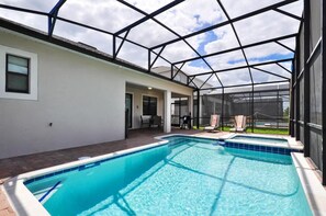 Piscina all'aperto, una piscina riscaldata