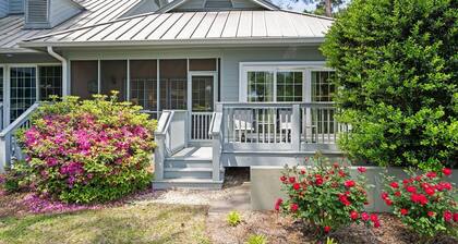 Pet-friendly 3BR condo on the 9th hole of Pawleys Plantation, ground floor for easy access.