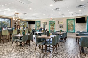 Dining - Pet-friendly 3BR condo on the 9th hole of Pawleys Plantation, ground floor for easy access. (Pawleys Island)