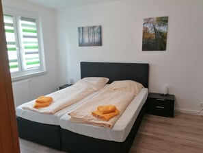 2 Schlafzimmer, Reisekinderbett, kostenloses WLAN