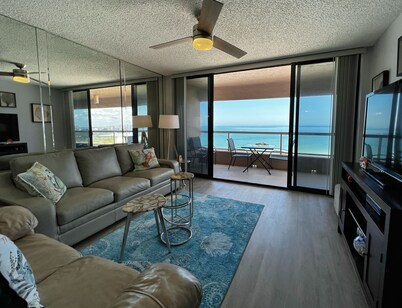 Beachfront Sky High Views-14th Floor- Sand Key! Resort Level Amenities!