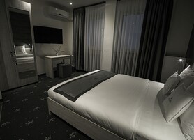 Premium bedding, minibar, in-room safe, desk