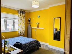 1 bedroom, desk, iron/ironing board, free WiFi - Cosy double room with king size bed in Kilnamanagh Dublin 24 (County Dublin)