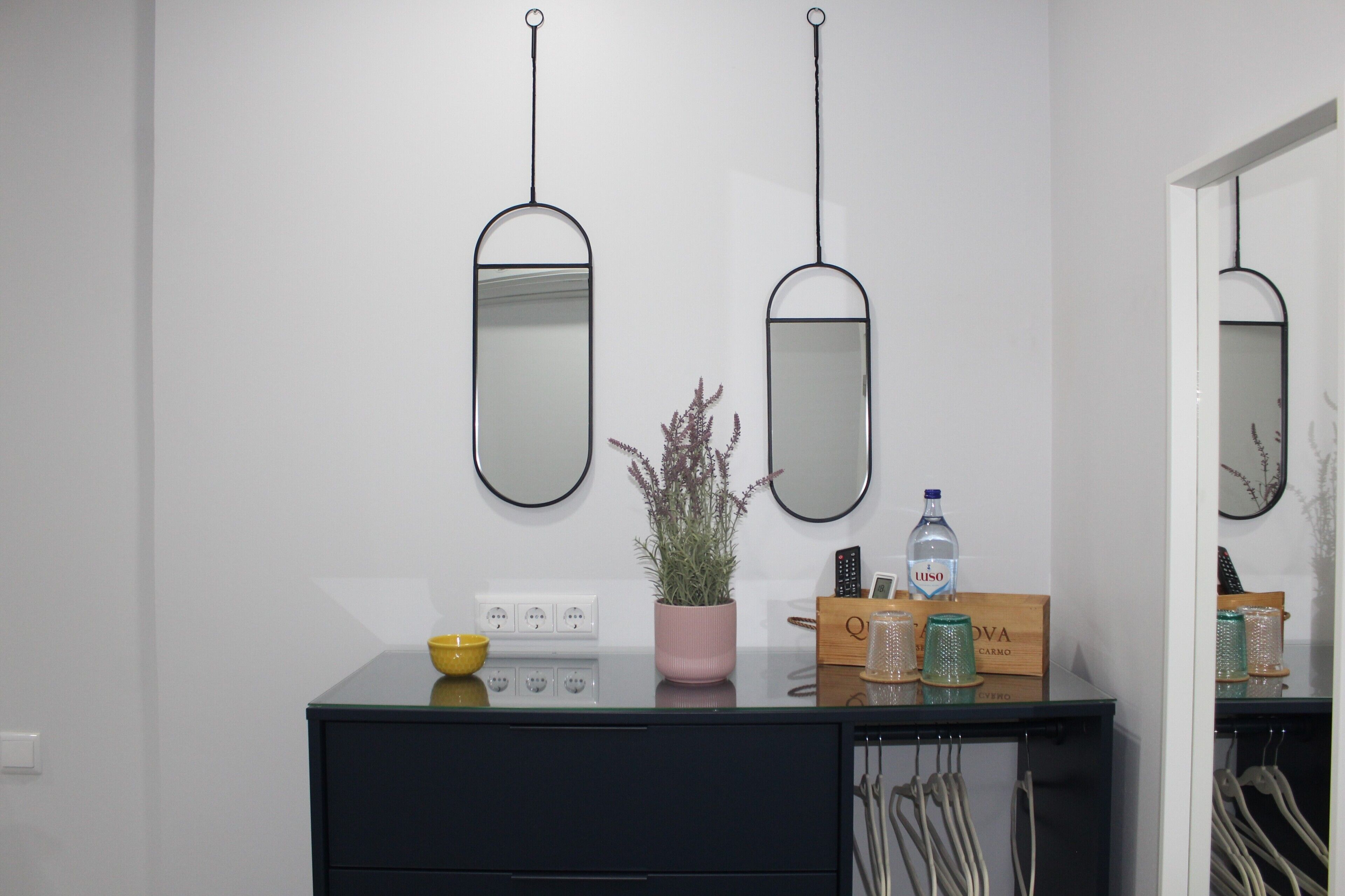 Chambre, 2 lits une place | Wi-Fi gratuit, draps fournis