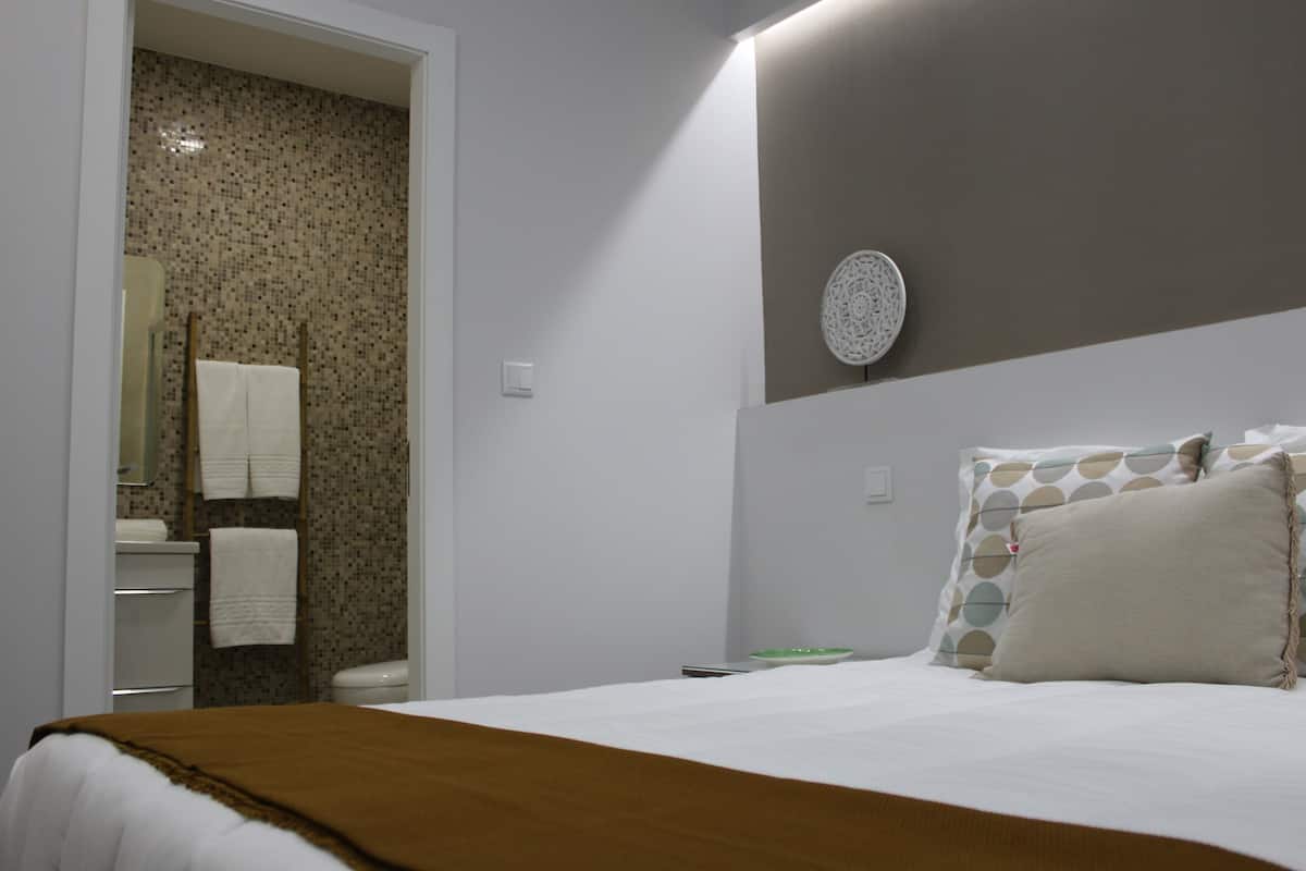 Wifi gratis y ropa de cama