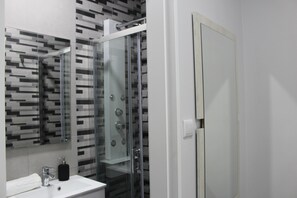 Room, 1 Bedroom | Bathroom - Bella Gaia (Vila Nova de Gaia)