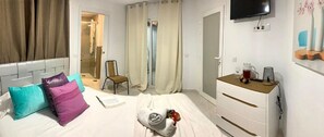 1 chambre, fer et planche Ă repasser, Wi-Fi gratuit, draps fournis
