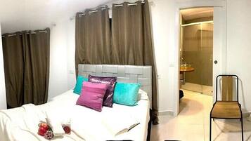 1 slaapkamer, een strijkplank/strijkijzer, gratis wifi, beddengoed