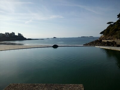 New, modern apartment within walking distance of the beach