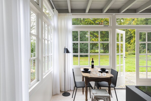 Dining - Unique holiday home located in the castle garden of the White Castle estate (Loon op Zand)