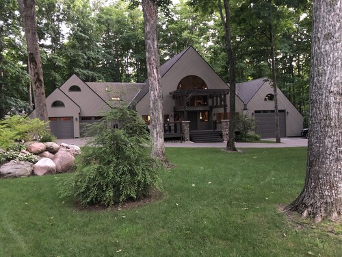 THE HARBOR HOUSE LODGE!  Enjoy water sports, golf, skiing and more. 