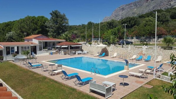 Piscina externa sazonal