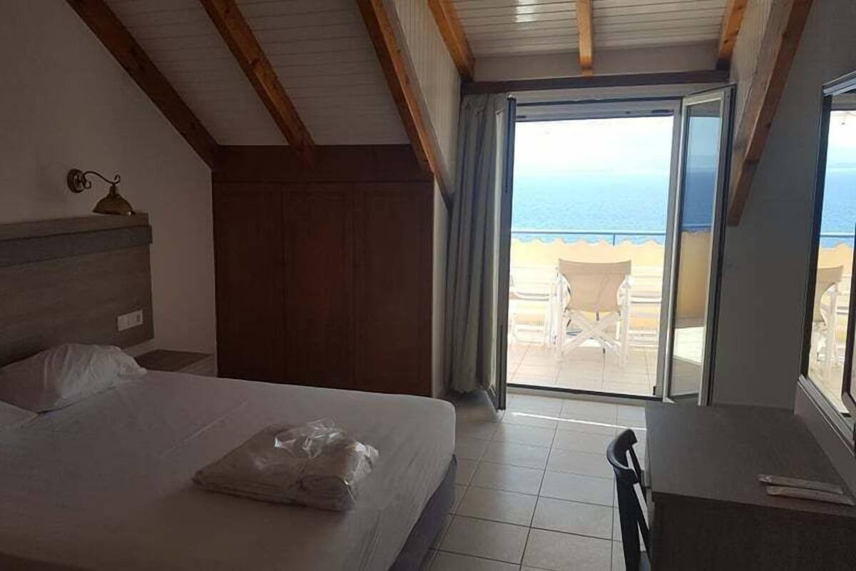 免费婴儿床、免费 WiFi、床单