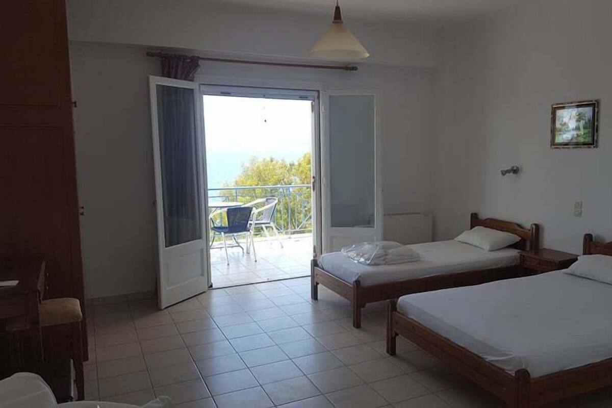 Quarto casal, sacada, vista para o mar (extra bed) | Berços grátis, Wi-Fi de cortesia, roupa de cama