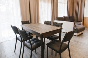 Deluxe-Haus | Zimmersafe, Verdunkelungsvorhänge, Bügeleisen/Bügelbrett