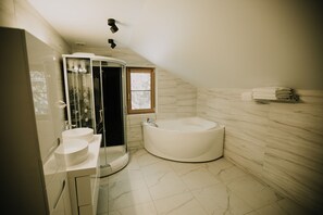 Panoramic Villa | Bathroom | Separate bathtub and shower, jetted bath, free toiletries, hair dryer