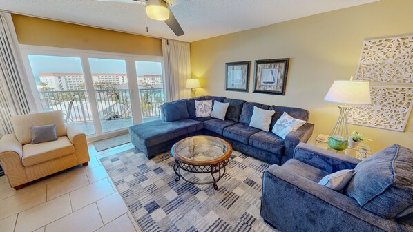 Condo, 2 Bedrooms | Living area
