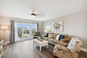 Condo, 2 Bedrooms | Interior