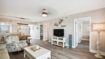Condo, 2 Bedrooms | Living area
