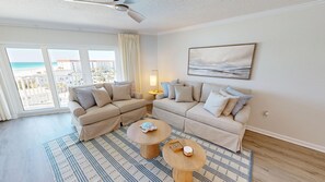 Condo, 3 Bedrooms | Living area