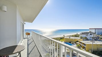 Condo, 3 Bedrooms | Property grounds