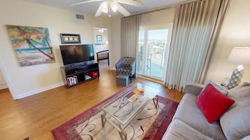 Condo, 2 Bedrooms | Living area