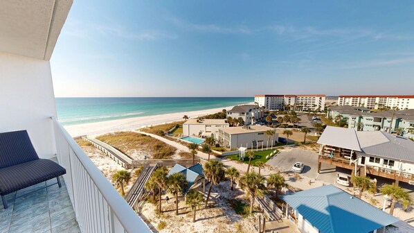 Condo, 2 Bedrooms | Property grounds