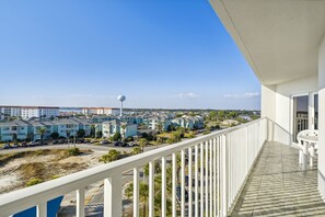 Condo, 2 Bedrooms | Property grounds