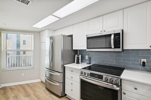 Condo, 2 Bedrooms | Private kitchen