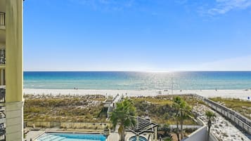 Appartement, 3 slaapkamers | Zwembad | Een binnenzwembad, een verwarmd zwembad