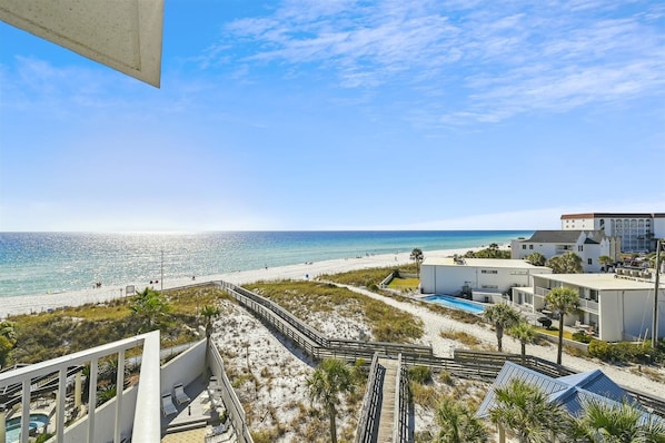 Condo, 3 Bedrooms | Property grounds