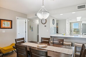 Dining - Seacrest 501AB is a Gulf Front 3 BR on Okaloosa Island by RedAwning (Fort Walton Beach)