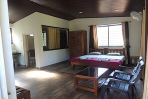 Living area - Goldeer Haven (Joida)