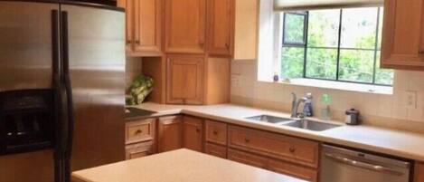 Microwave, dishwasher, coffee/tea maker, cookware/dishes/utensils