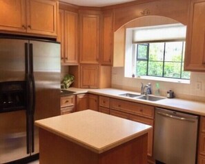 Microwave, dishwasher, coffee/tea maker, cookware/dishes/utensils - 2020 Masters Golf Tournament Rental 2 miles from National  (Augusta)
