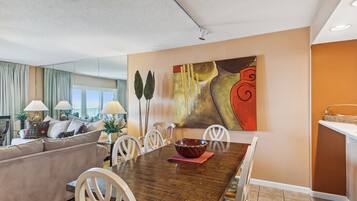Condo, 2 Bedrooms | Dining