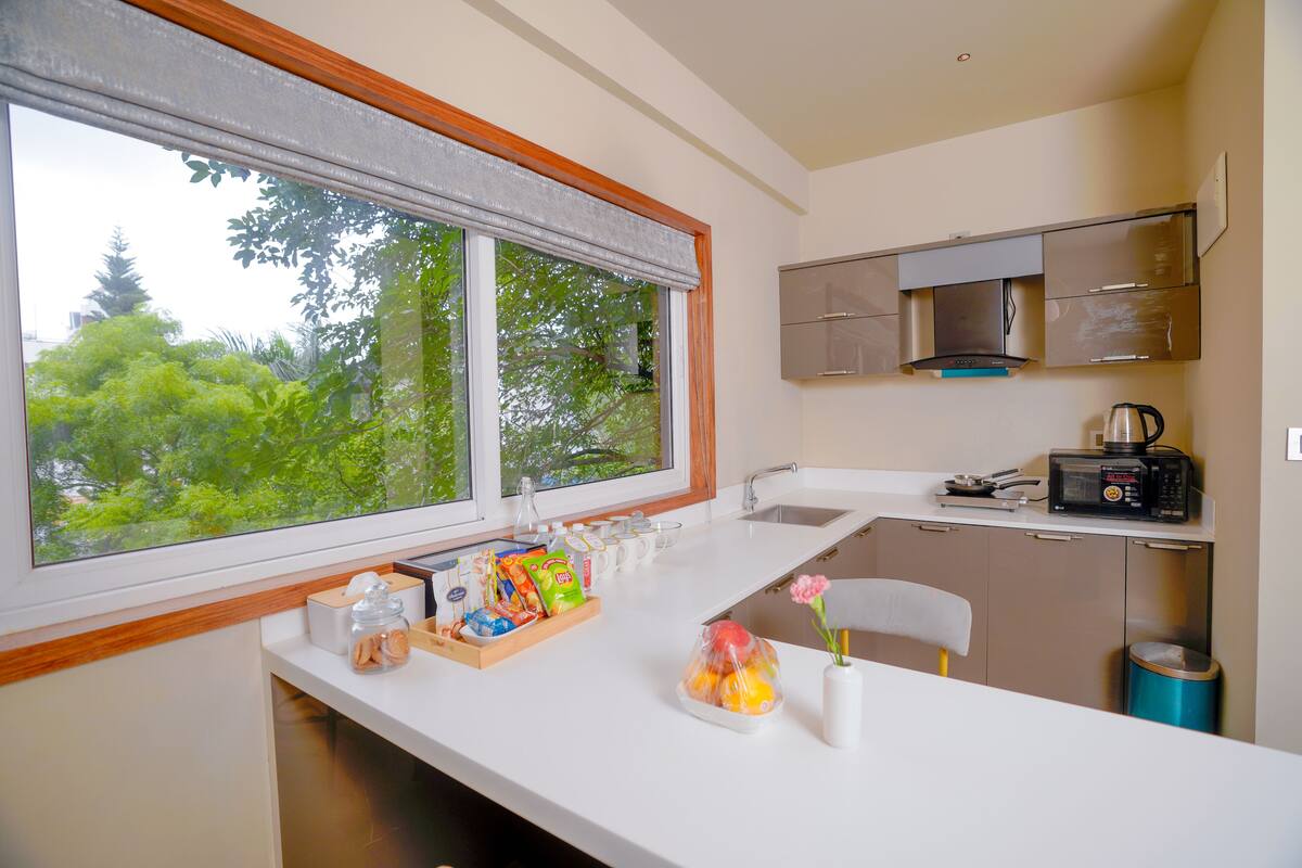 premier suite, 2 bedrooms | private kitchenette | coffee/tea maker, electric kettle
