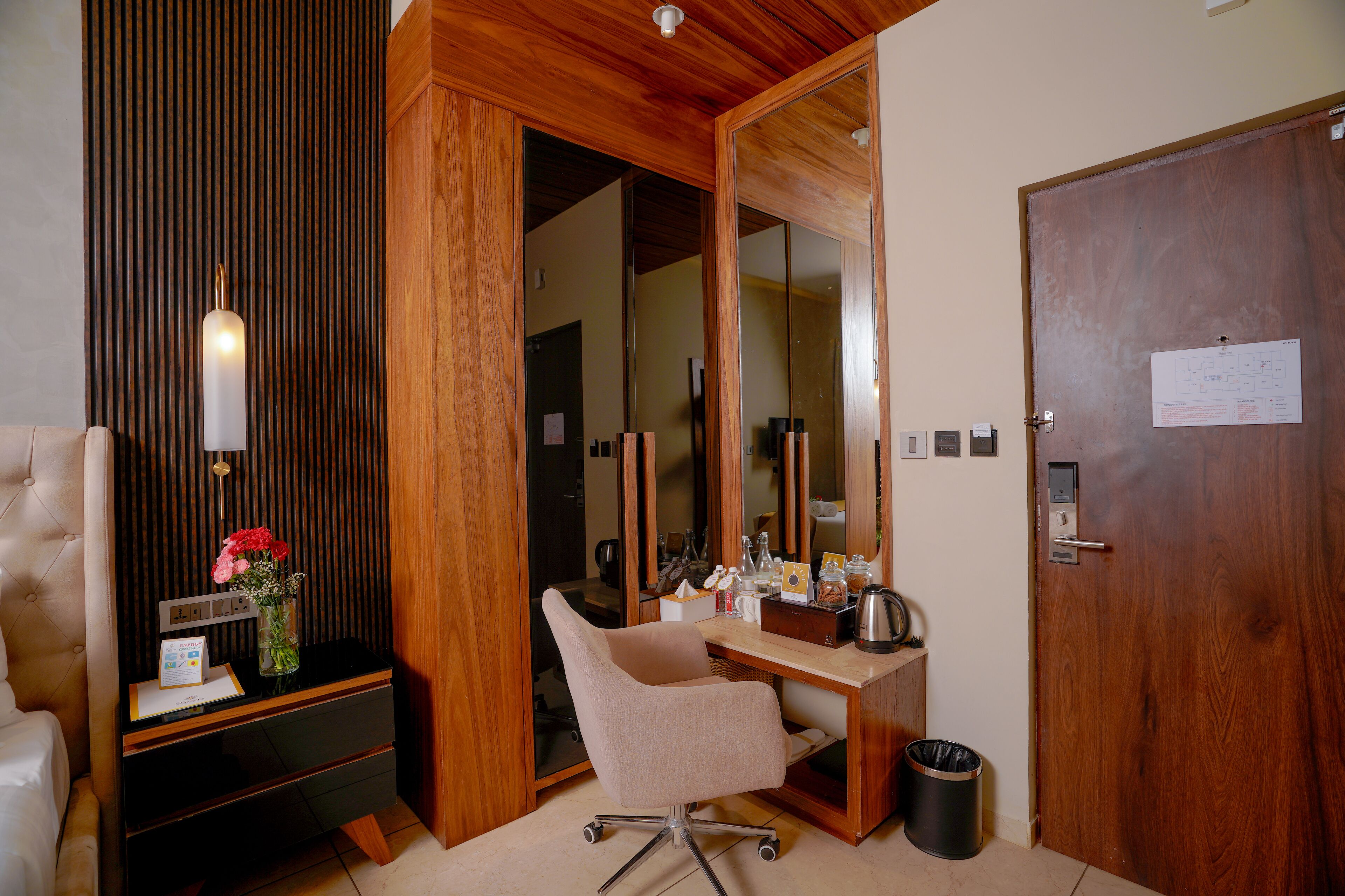 executive room | 1 bedroom, desk, laptop workspace, blackout curtains