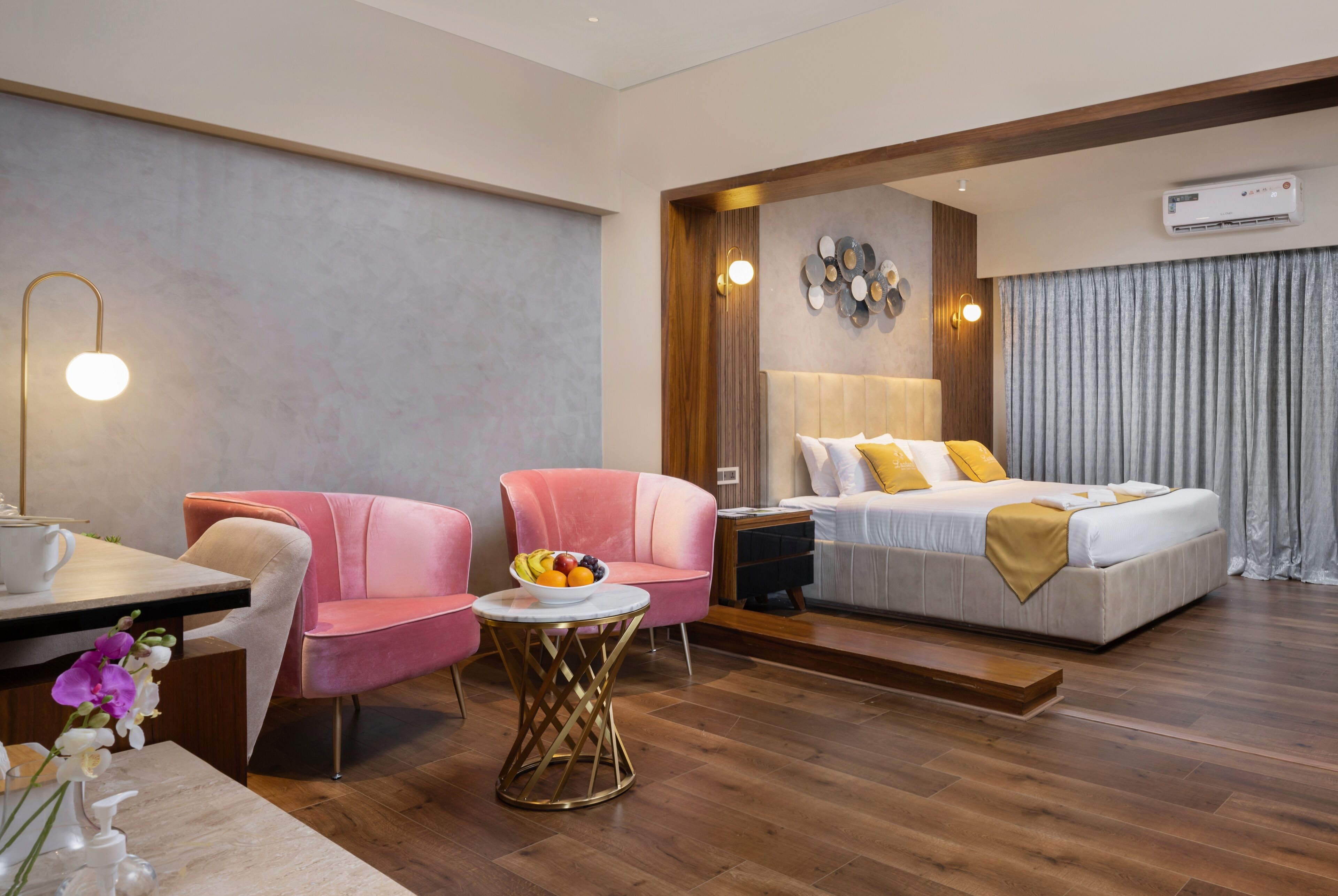 junior suite, 1 bedroom | 1 bedroom, desk, laptop workspace, blackout curtains