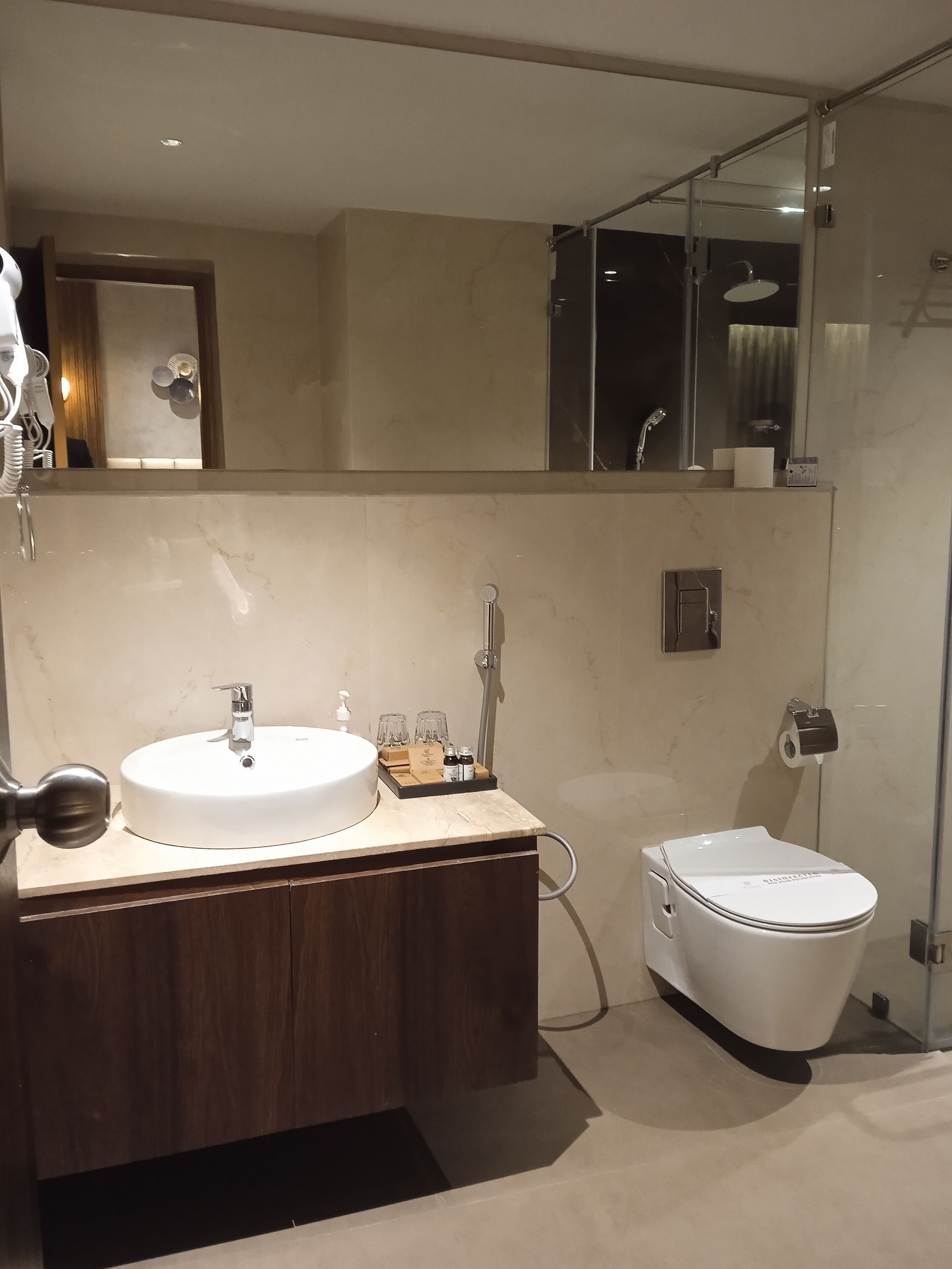 classic room | bathroom | shower, free toiletries, hair dryer, towels