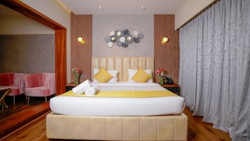 Junior Suite, 1 Bedroom | 1 bedroom, desk, laptop workspace, blackout curtains