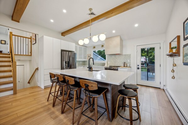 Fridge, microwave, oven, stovetop - Spacious 4BR Family Getaway – Deck & Relaxation (West Chester)