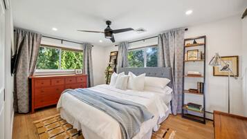 4 Schlafzimmer, Schreibtisch, Bügeleisen/Bügelbrett, Reisekinderbett